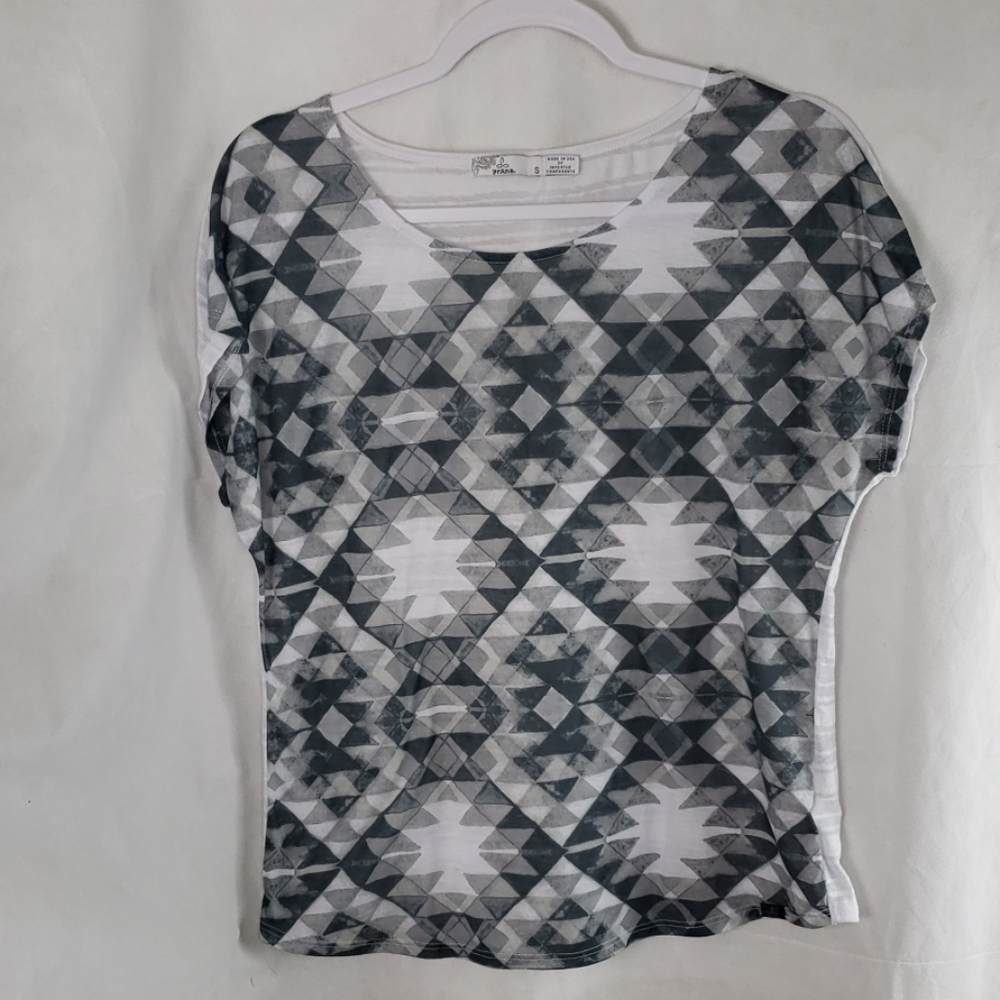 PRANA white geometrical pattern short sleeve top